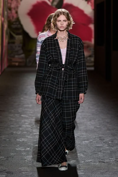 Look 17